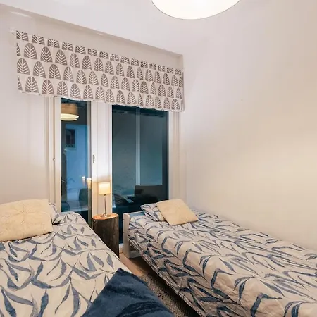 Arctic Poeykkoelae 10-person House روفانييمي