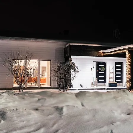 Arctic Poeykkoelae 10-person House