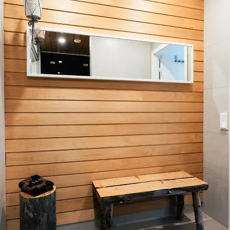 Arctic Poeykkoelae 10-person House شقة روفانييمي
