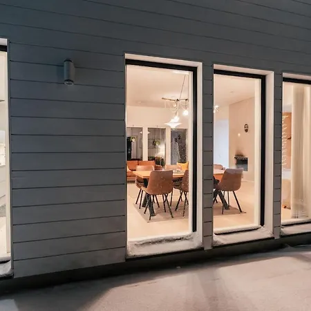 Arctic Poeykkoelae 10-person House * روفانييمي